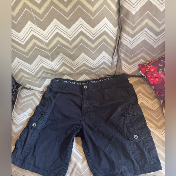 Iron Flex Men's Black Cargo Shorts - Picture 1 of 2